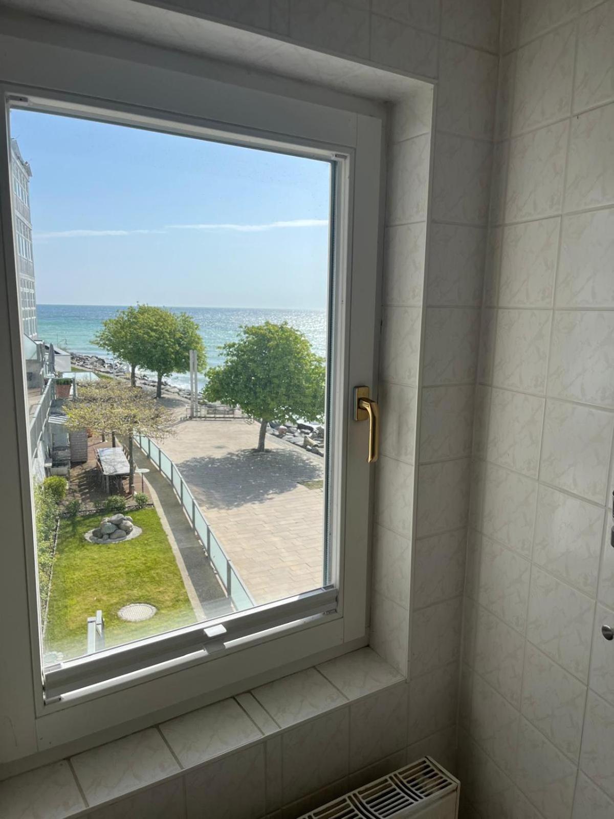 Faehrblick - Pension Direkt Am Wasser Sassnitz Exteriör bild